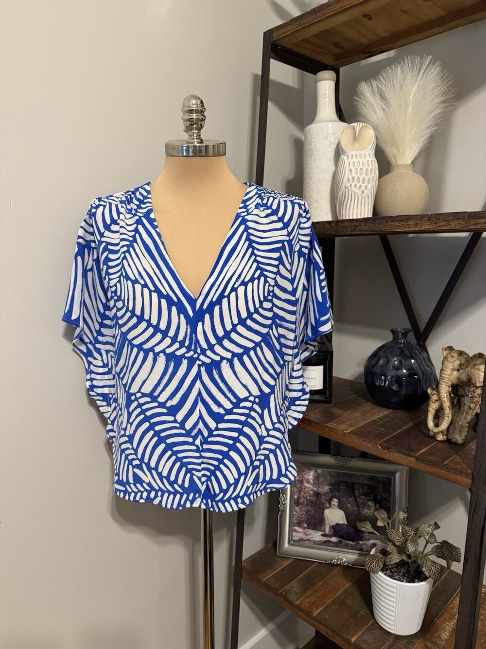 Marie Oliver Women's SM Silk Blouse Butterfly Sleeve V-Neck Blue White